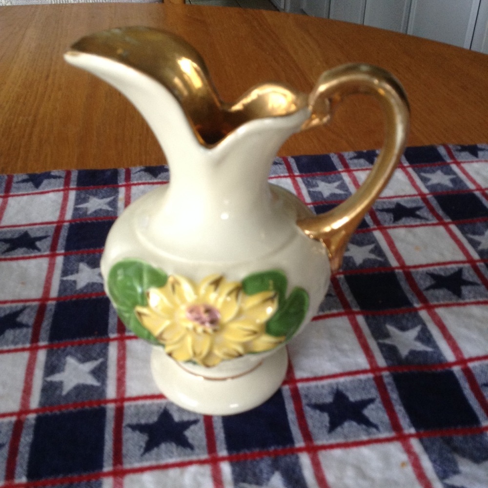Hull Art Yellow Water Lily Vase Gold Hanndle